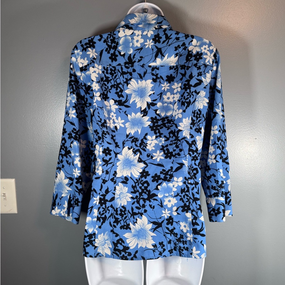Covington Blue Floral Button Down Blouse L 3/4 Sleeve Stretch Career Top - Picture 4 of 9